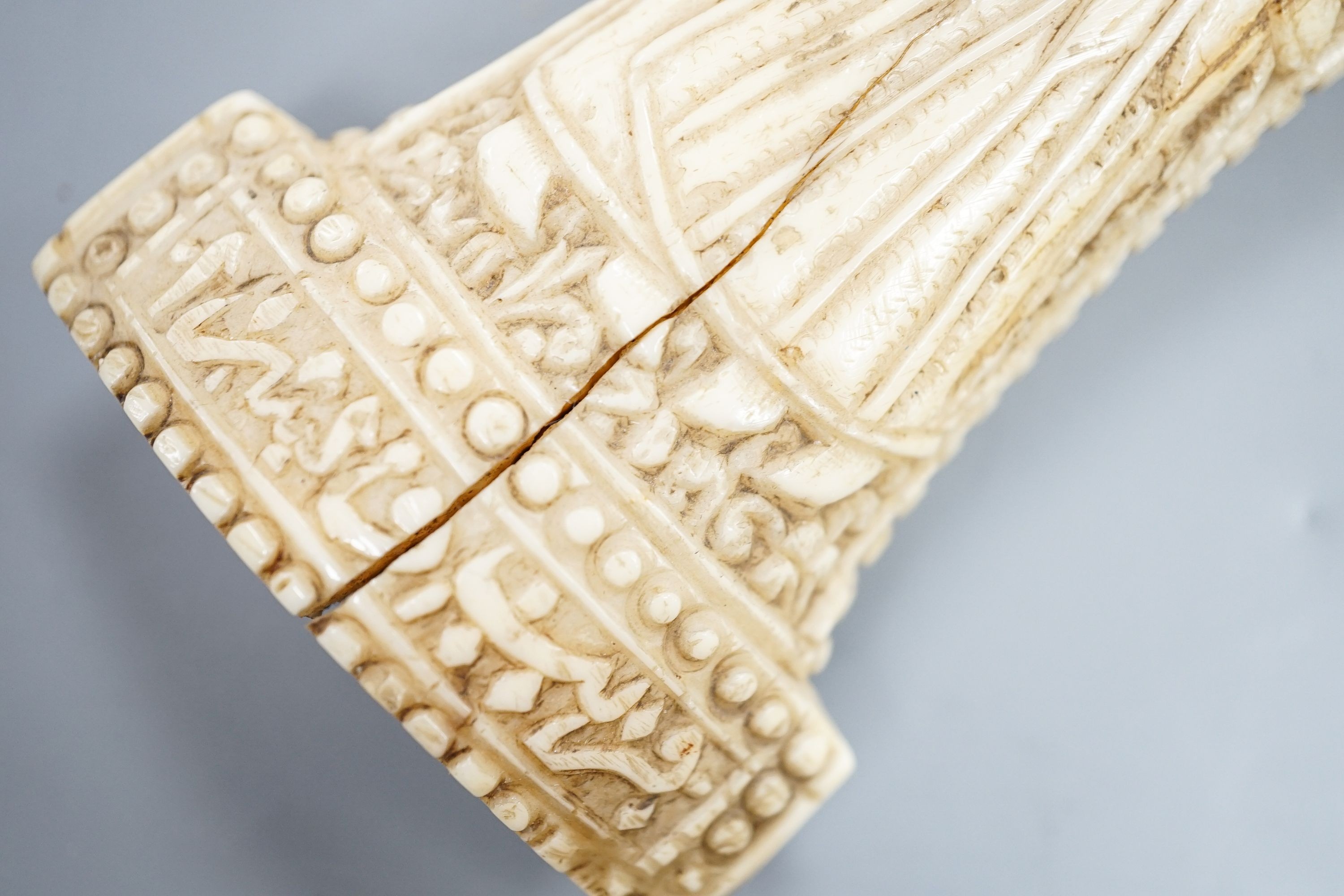 A 19th century walrus Ivory Persian dagger handle, 11.7cm
